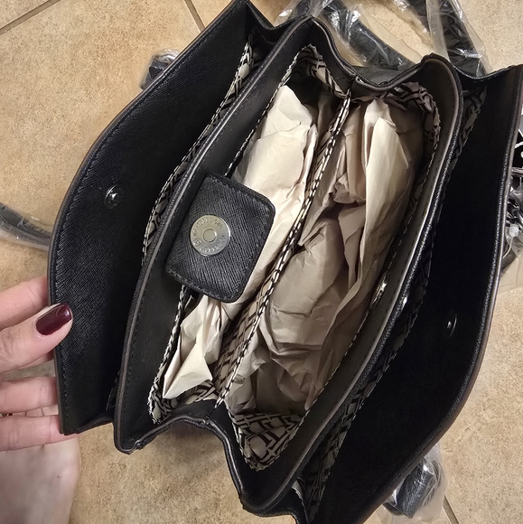 Tignanello Carryall Satchel Purse - Picture 5 of 9